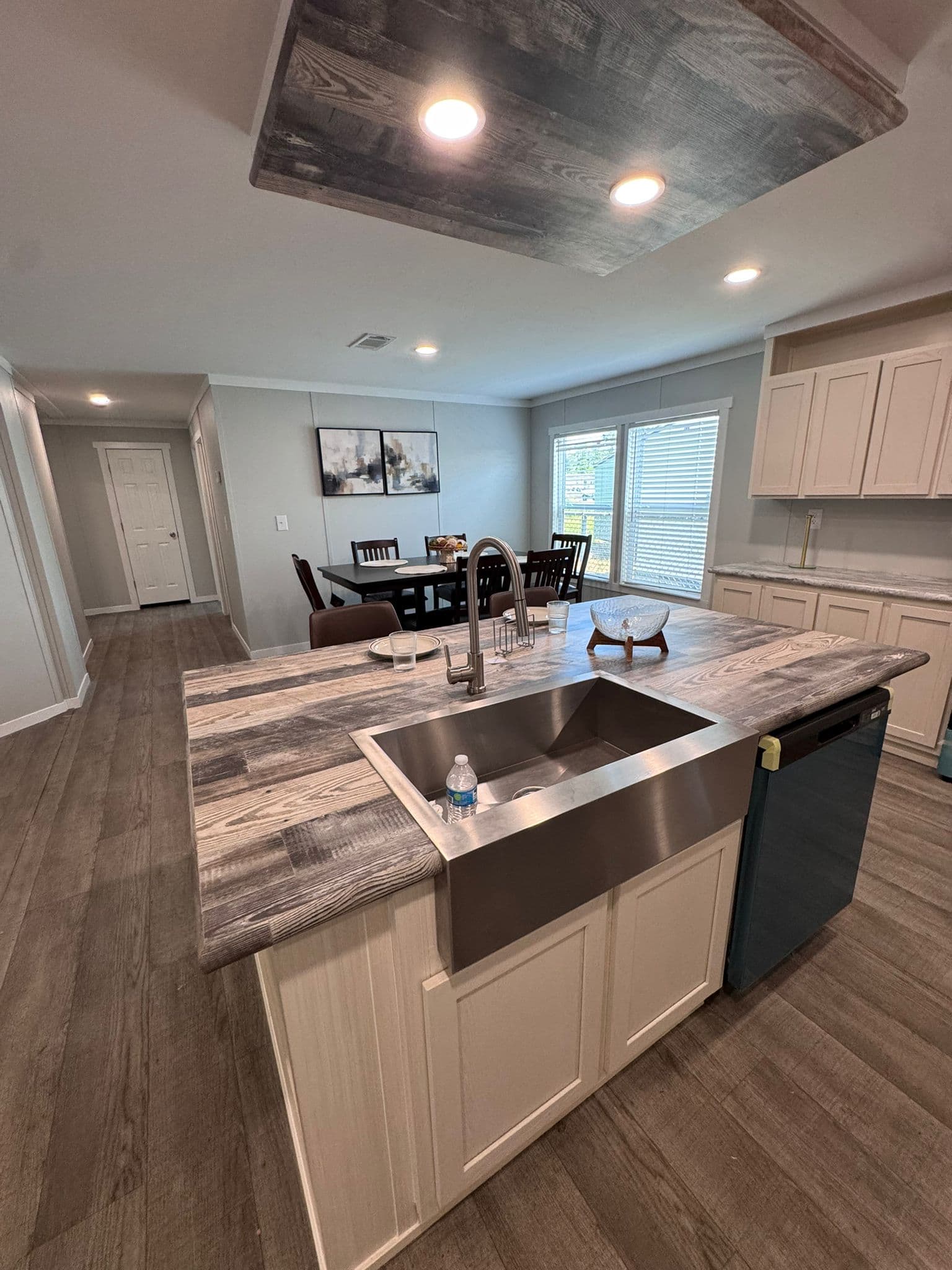 Vela 9456  home features