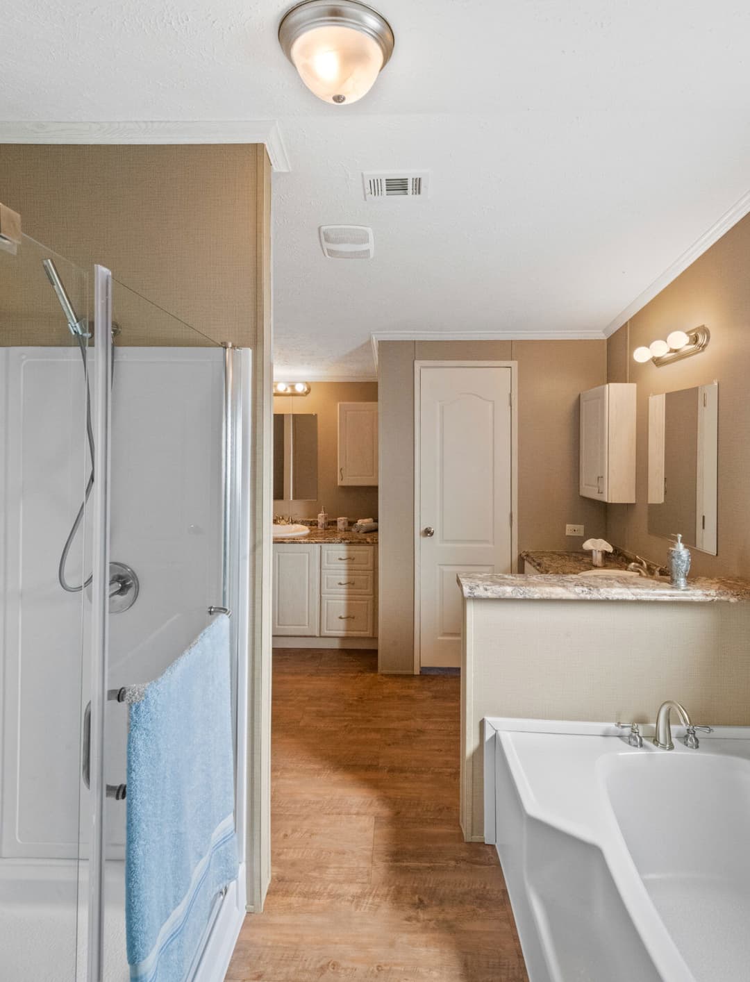 Classic c-1880-32f bathroom home features