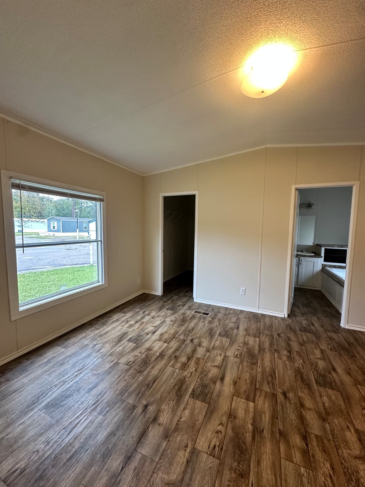 $62,900, owner financing $5,000 down, year 2012, 16x76, set in park - conroe (pre-owned)  home features