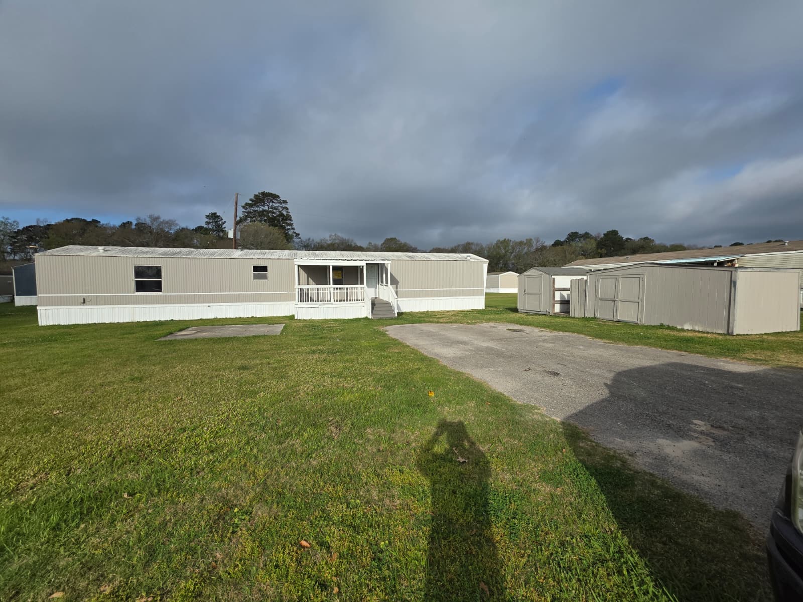 $59,900, owner financing $5,000 down, year 1998, 16x76, set in park, new caney (pre-owned) hero home features