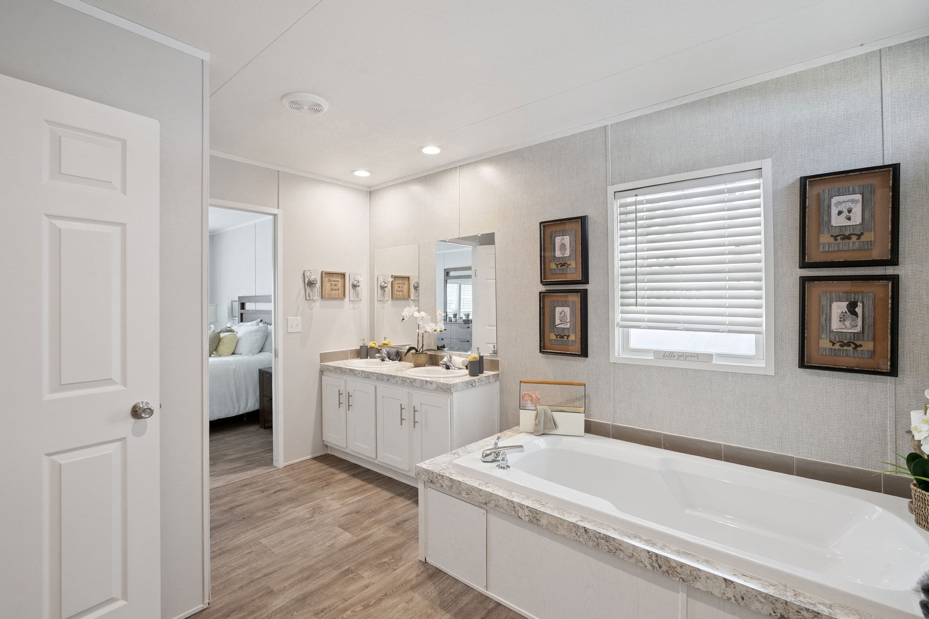 Trailblazer bathroom home features