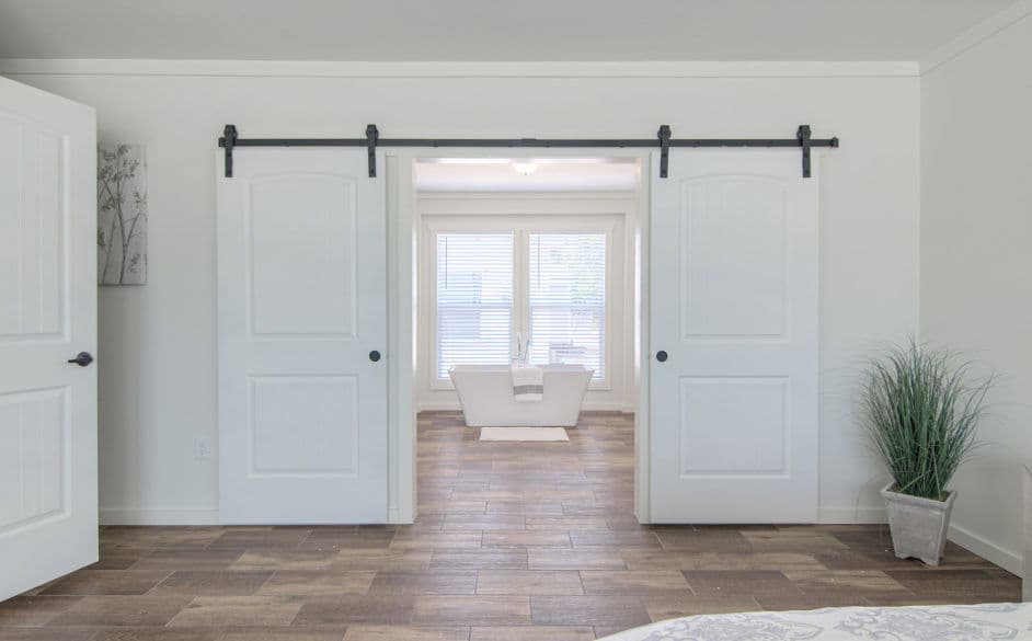 Pearl 6380 bedroom home features