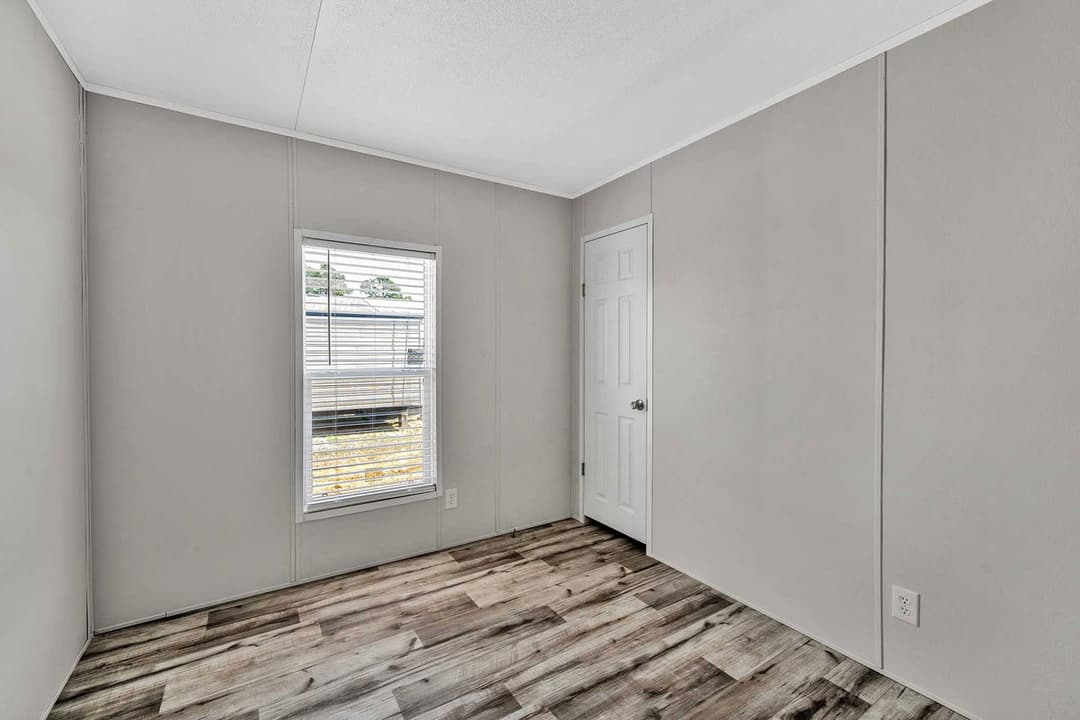 Pinnacle 16763l interior home features