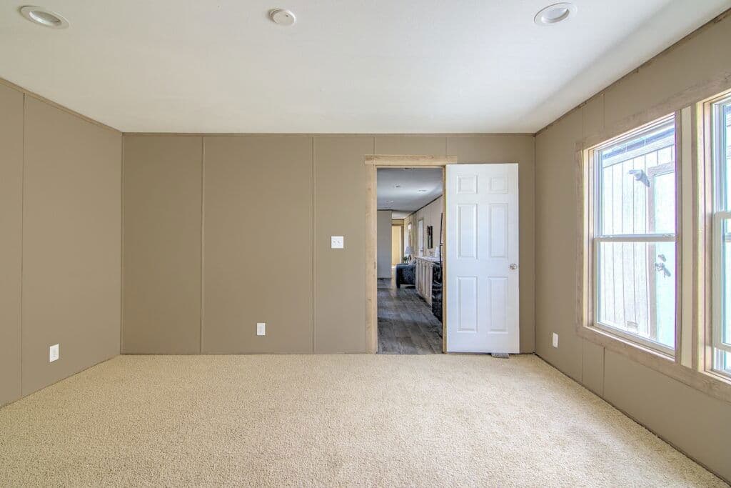 Carina 9270 bedroom home features