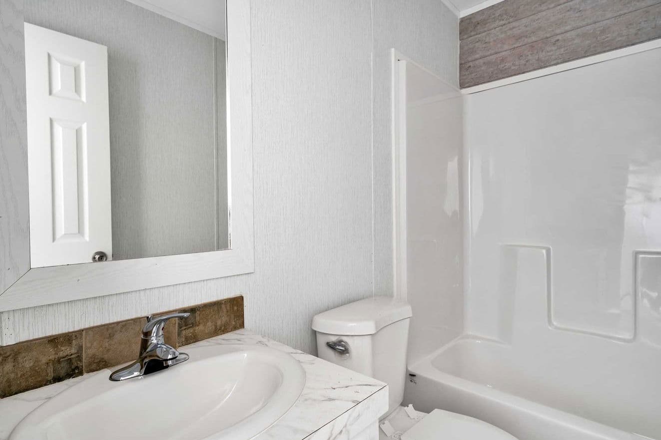 Pinnacle 16763a bathroom home features