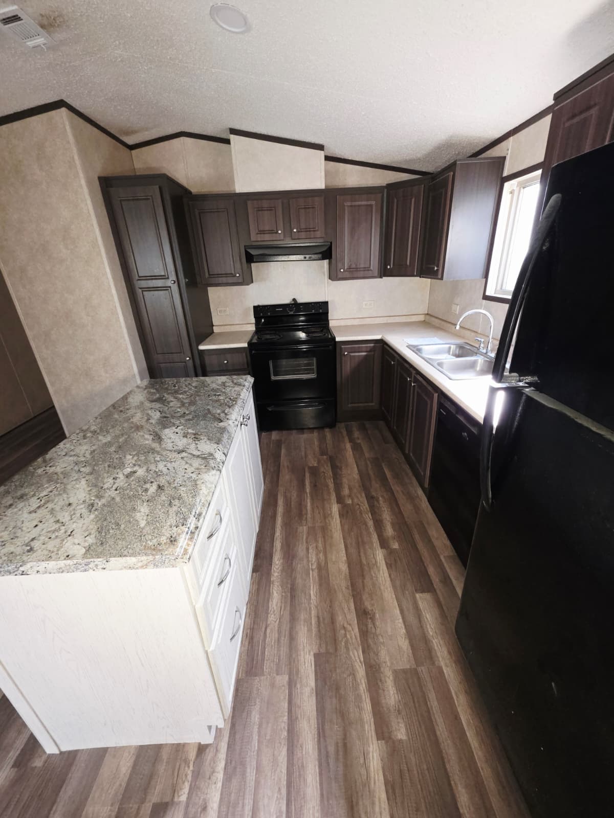 2019 legacy 1664-32c (pre-owned)  home features