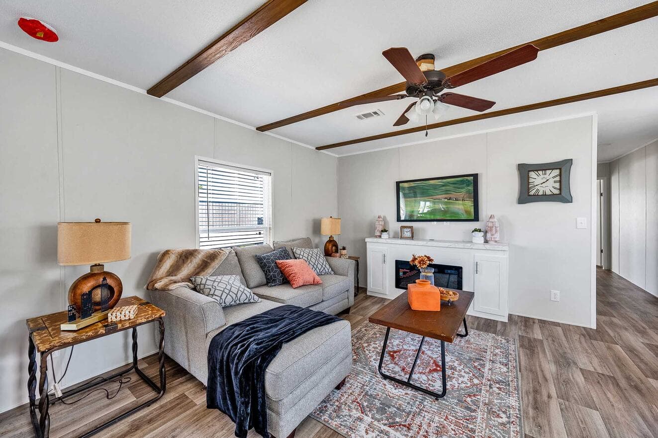 Pinnacle 16763a interior home features