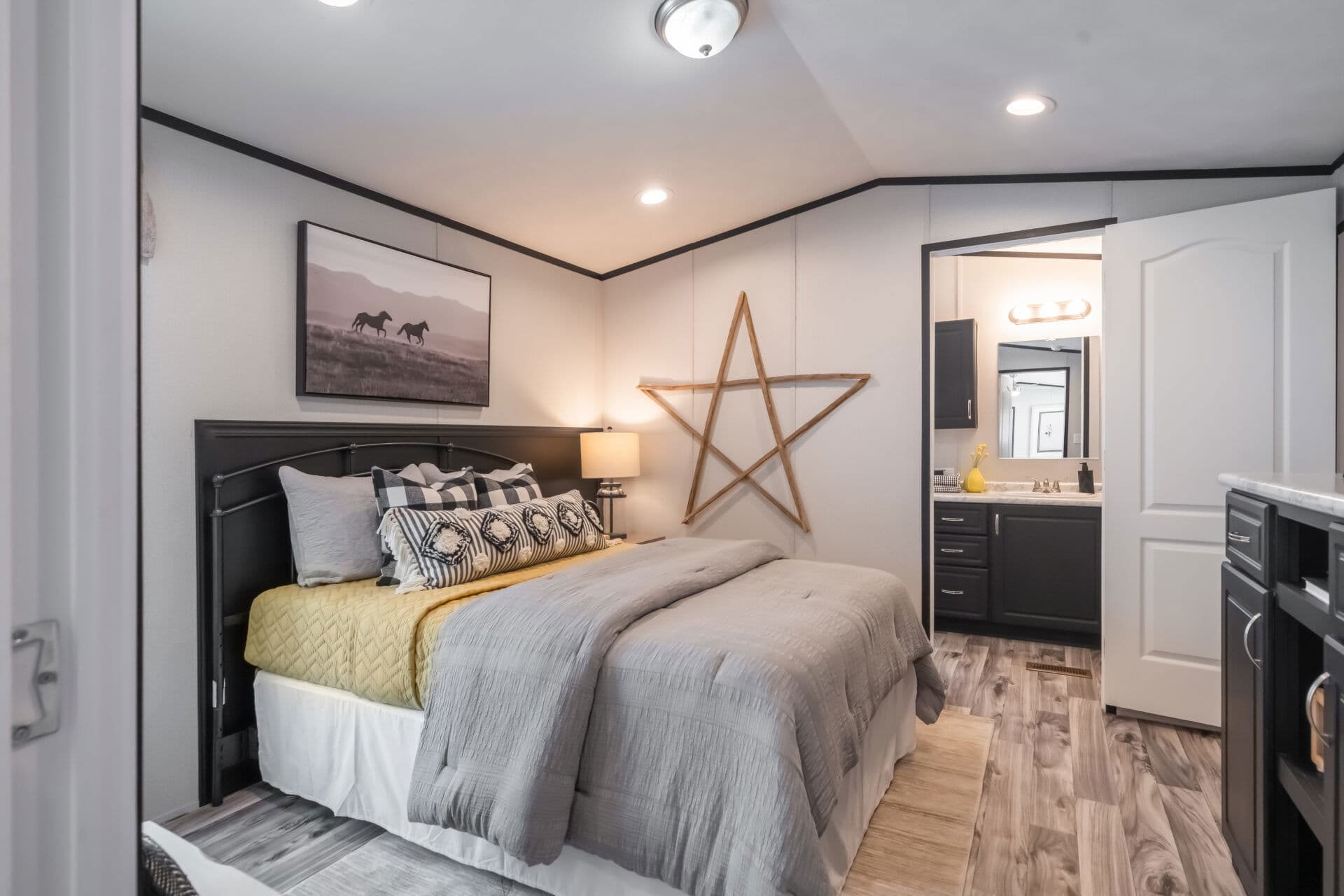 Select s-1240-11fla bedroom home features