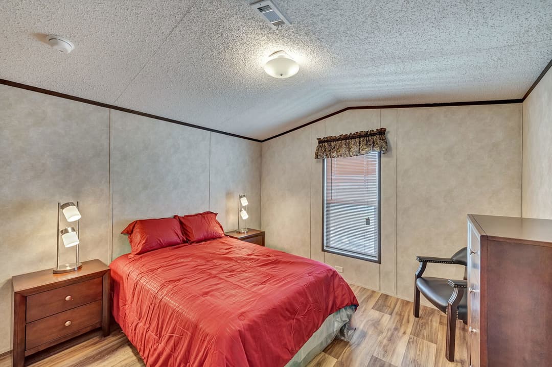 Select s-1264-22a bedroom home features