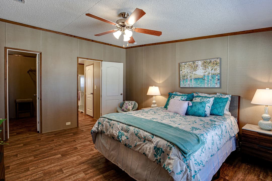 Heritage h-3256-42a bedroom home features