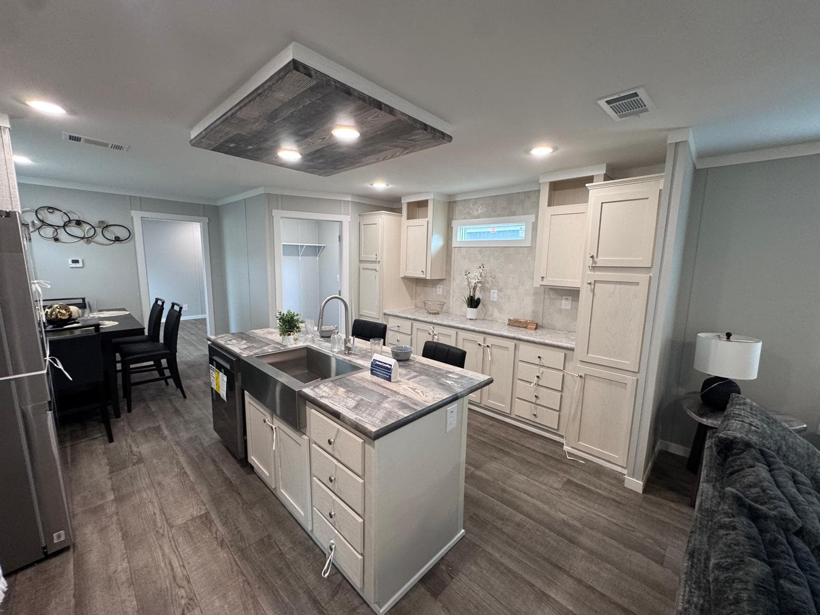 Del canto 231  home features